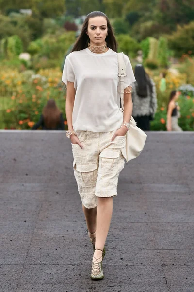 Look 24